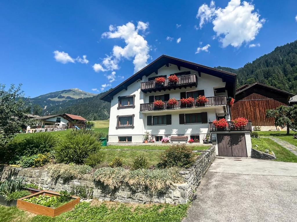 Haus Netzer Elisabeth Apartamento Sankt Gallenkirch Exterior foto