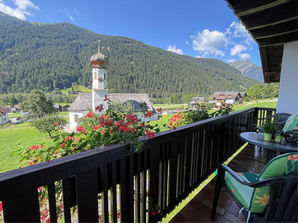 Haus Netzer Elisabeth Apartamento Sankt Gallenkirch Exterior foto
